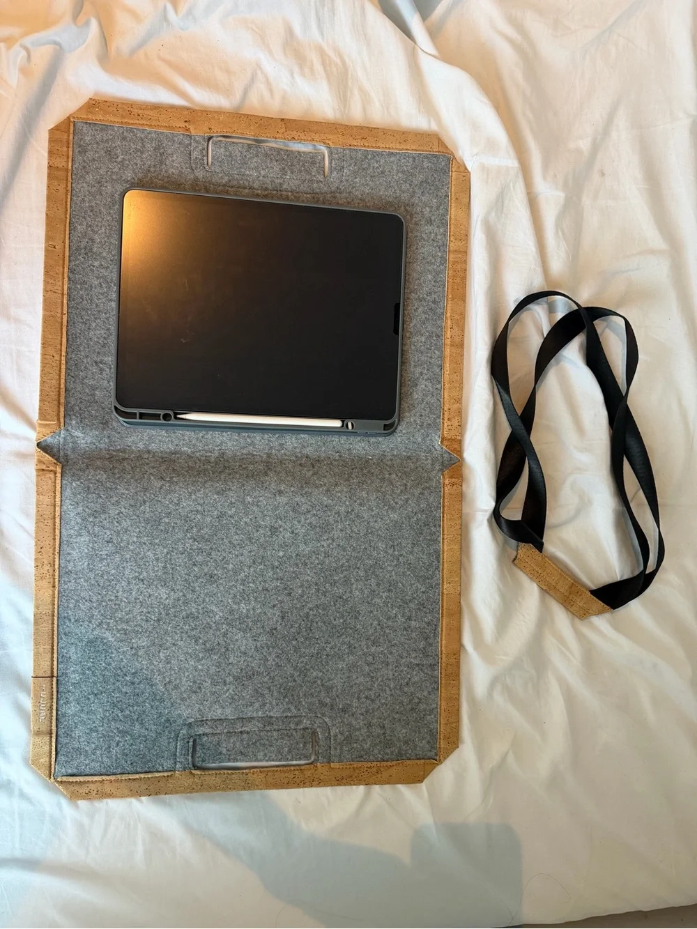 Minimal Cork Laptop Briefcase - Tan
